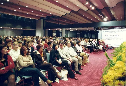 2001 10 CONGRESSO INTERNAZIONALE LNE. Centro Sud. Sala del evento, Bari . Italia