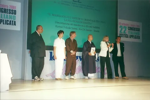 2001-22 Congreso Milano. Con el maestro budista RYOTAN TOKUDA y disertamtes internacionales
